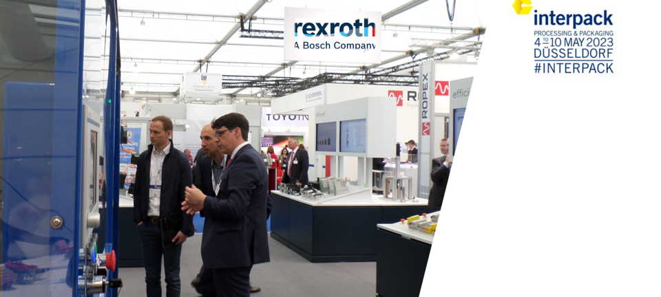 Bosch Rexroth stand kiállítási tárgyakkal és látogatókkal