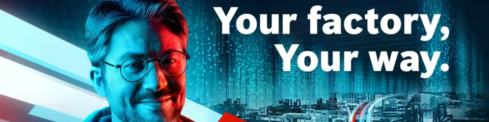 Eine männliche Person, im Hintergrund eine Fabrikhalle. Text: Your Factory. Your Way. YOU DECIDE.