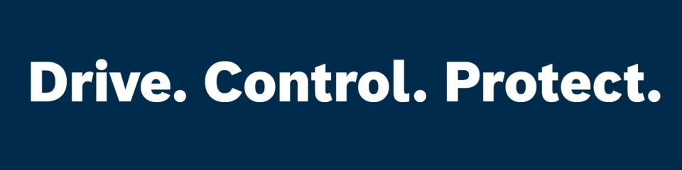 Weißer Text „Drive. Control. Protect.“ auf dunkelblauem Hintergrund.
