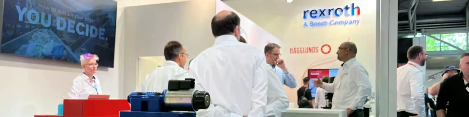 Bosch Rexroth 展位上擺放的展品以及來往的訪客