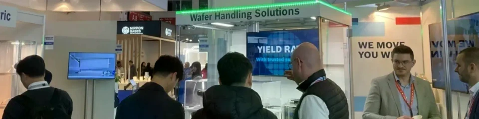 Bosch Rexroth Messestand mit Exponaten und Besuchern