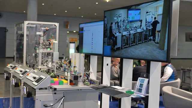 Illustration of a complete, modern production line with the Automax 600 training system from Bosch Rexroth.