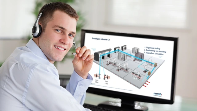 Ein Trainingskunde führt an seinem Laptop zeitlich und räumlich unabhängig das eLearning „Grundlagen Industrie 4.0” der Bosch Rexroth Academy durch.